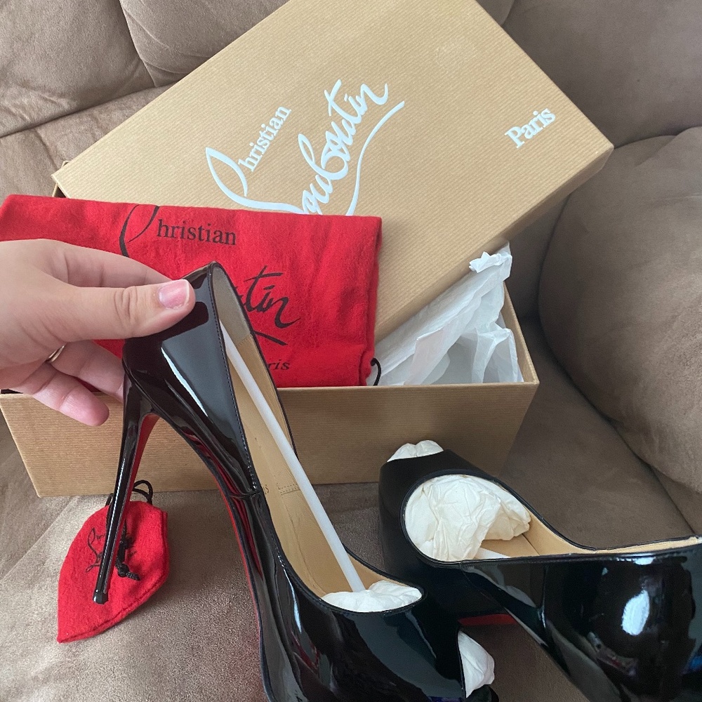 Christian Louboutin 38.5 but fits 7-7.5